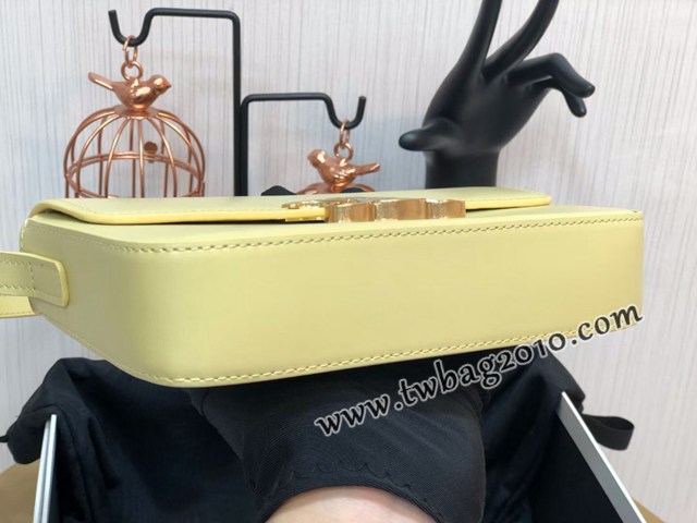 Celine專櫃2023新款Triomphe Shoulder Bag 194143 賽琳最新款凱旋門腋下包 sldj2411